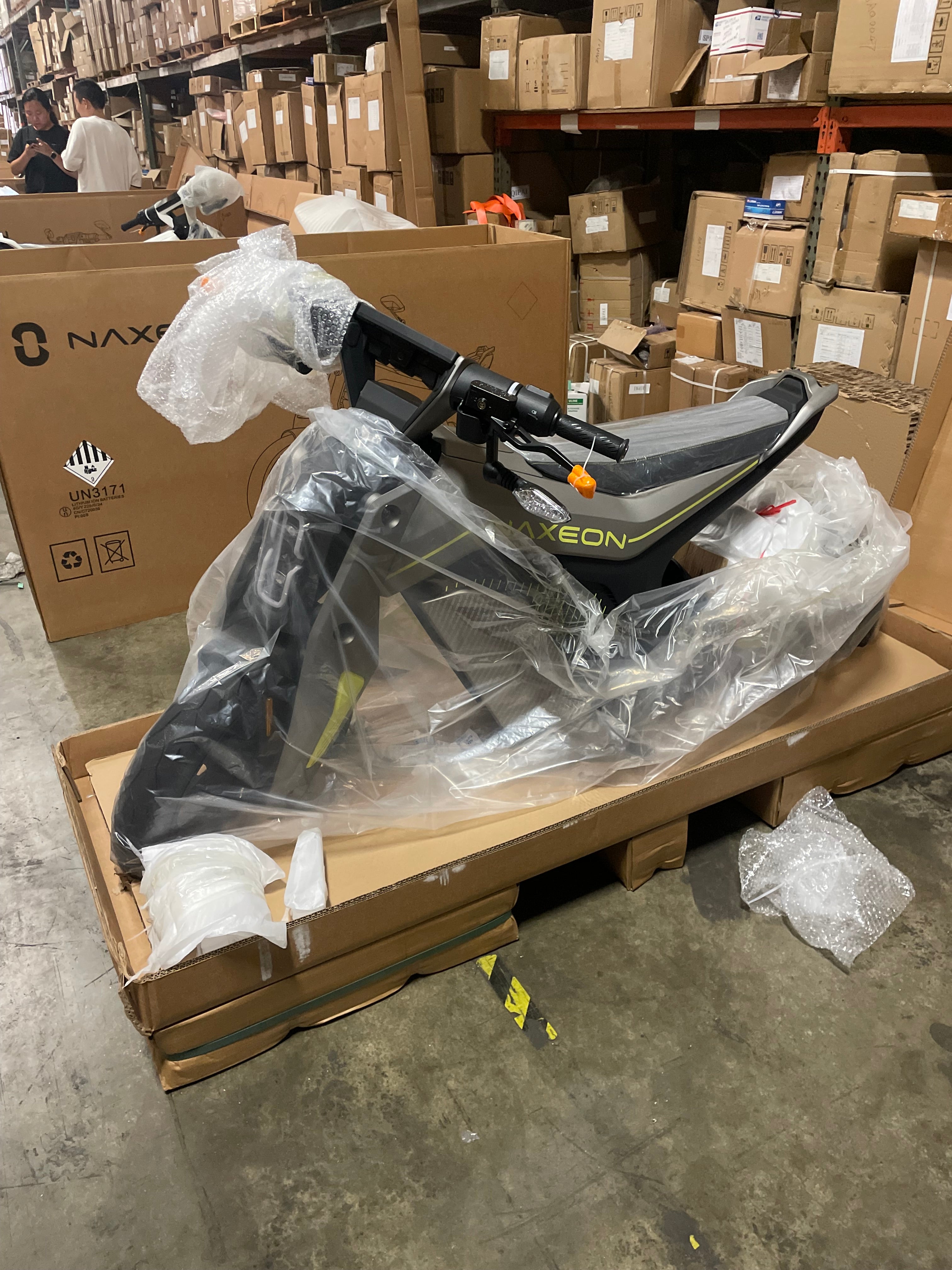EW-M41 Scooter eléctrico ligero de movilidad de viaje de 4 ruedas
