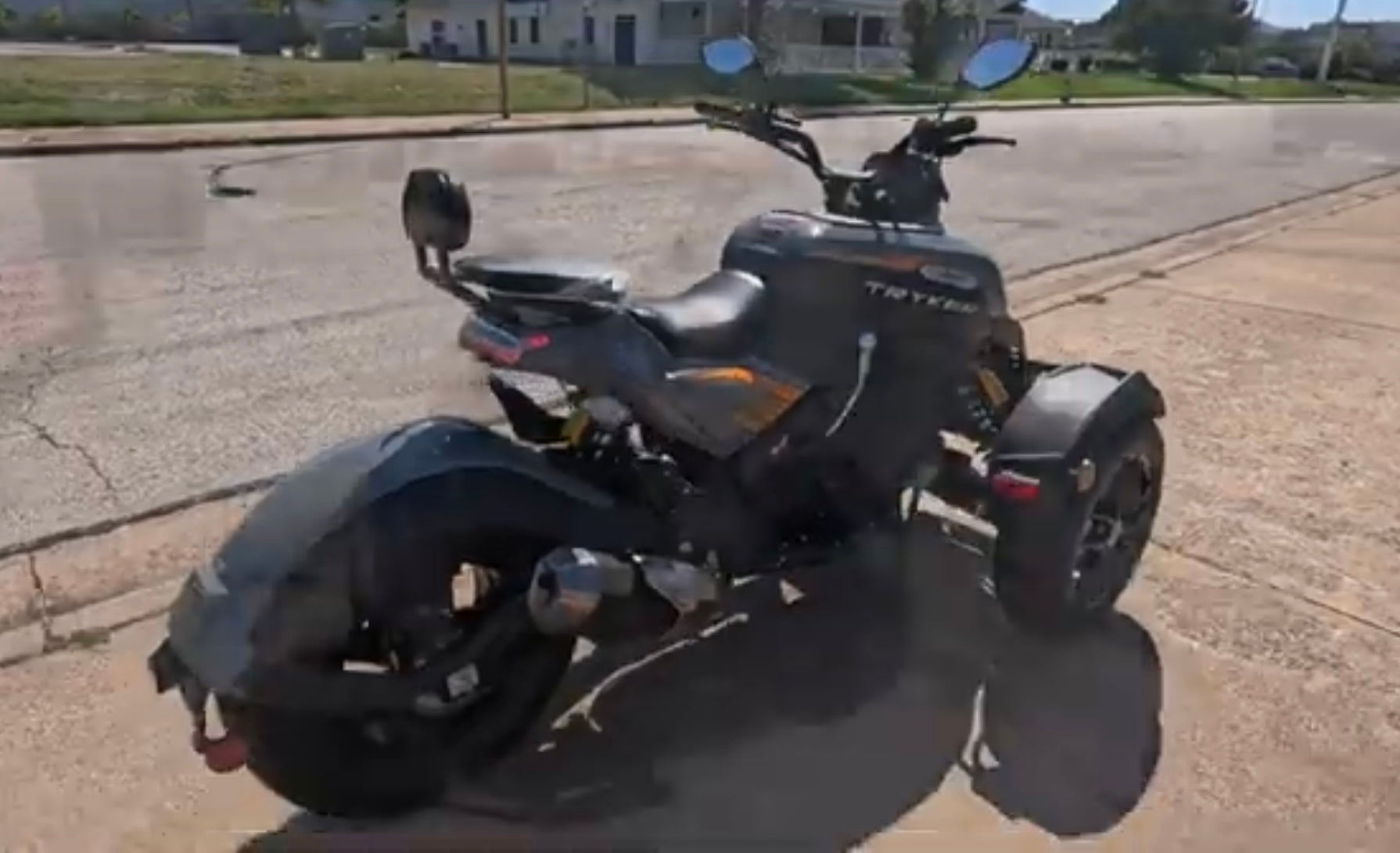 300cc EFI Tryker Trike Scooter Gas Moped Fully Automatic with Reverse - Amigo Tryker 300