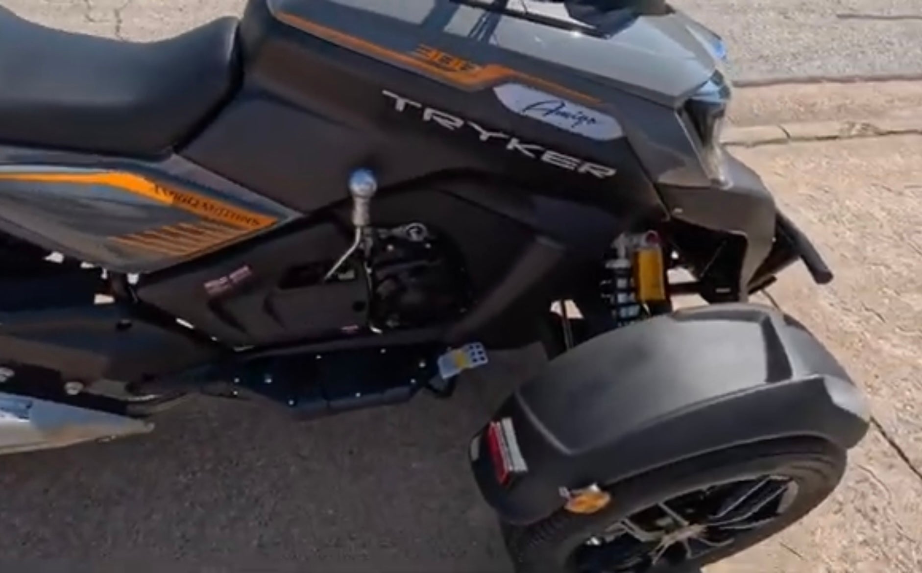 300cc EFI Tryker Trike Scooter Gas Moped Fully Automatic with Reverse - Amigo Tryker 300