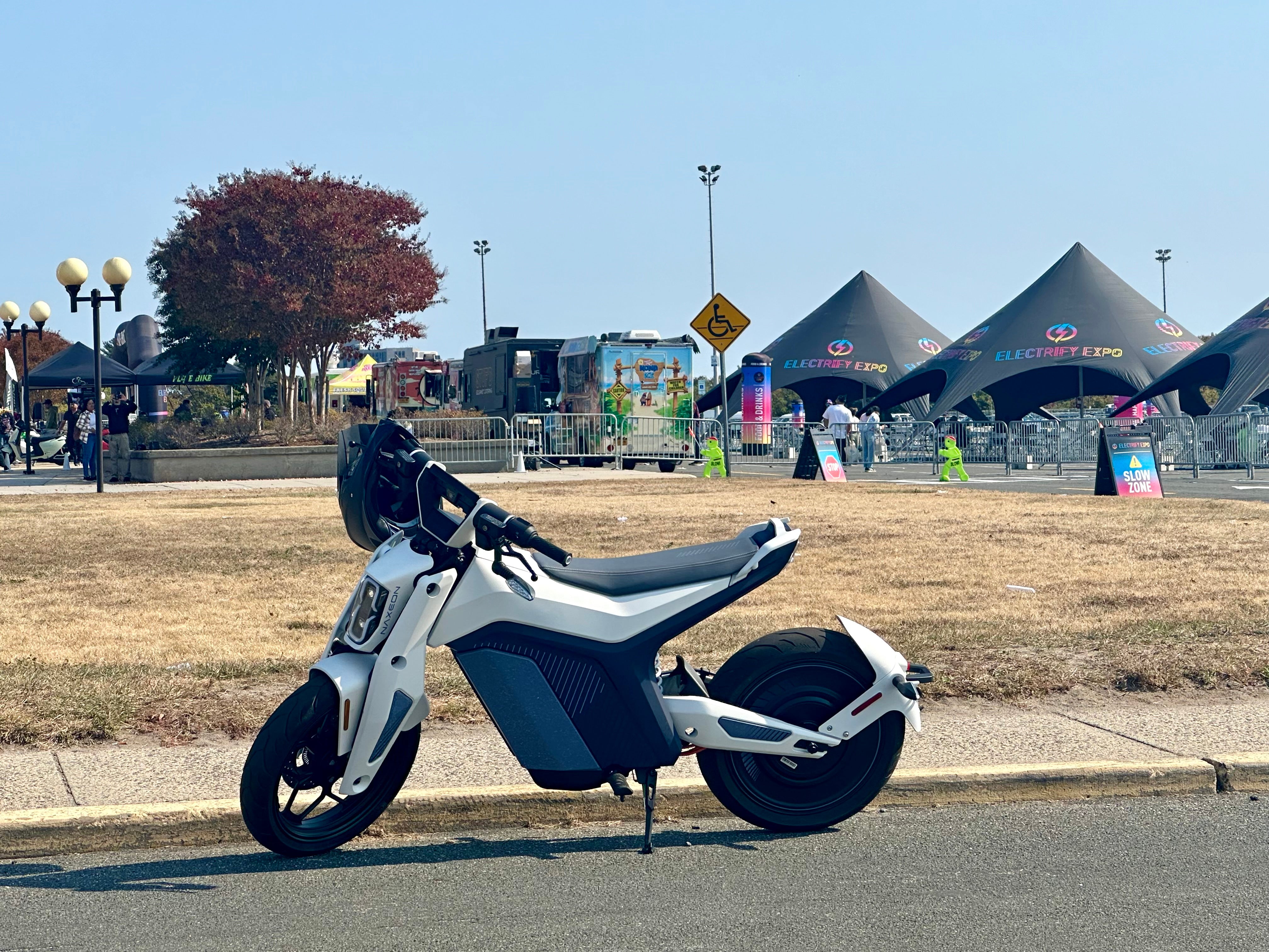 EW-M41 Scooter eléctrico ligero de movilidad de viaje de 4 ruedas
