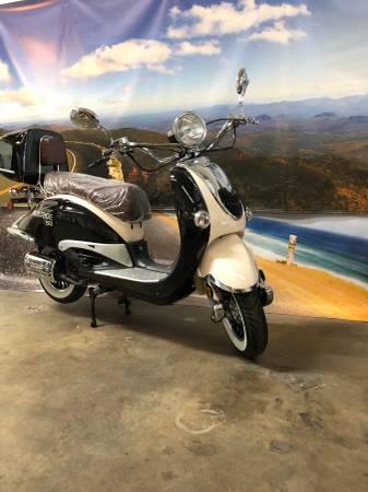 HERITAGE 150 - 2 TONE AUTOMATIC SCOOTER - TurboPowersports.com