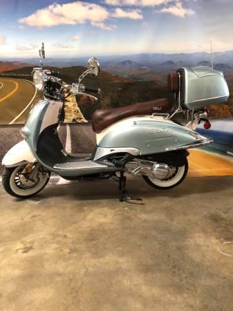 HERITAGE 150 - 2 TONE AUTOMATIC SCOOTER - TurboPowersports.com