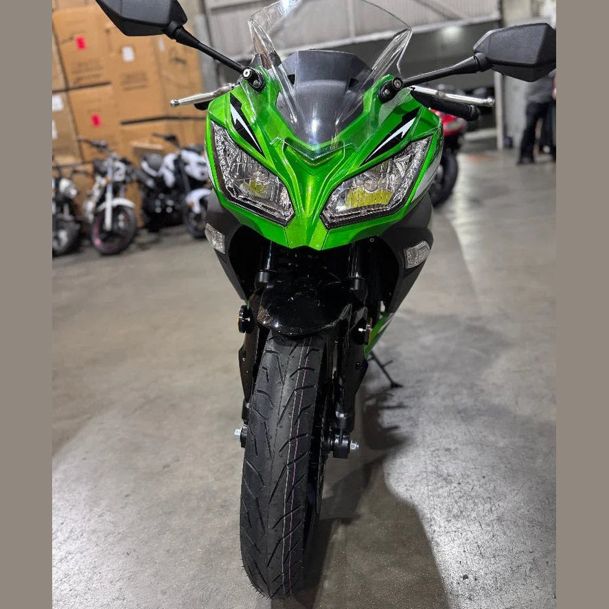 Front facing green Amigo FLXR 250i motorcycle with dual headlights and windscreen