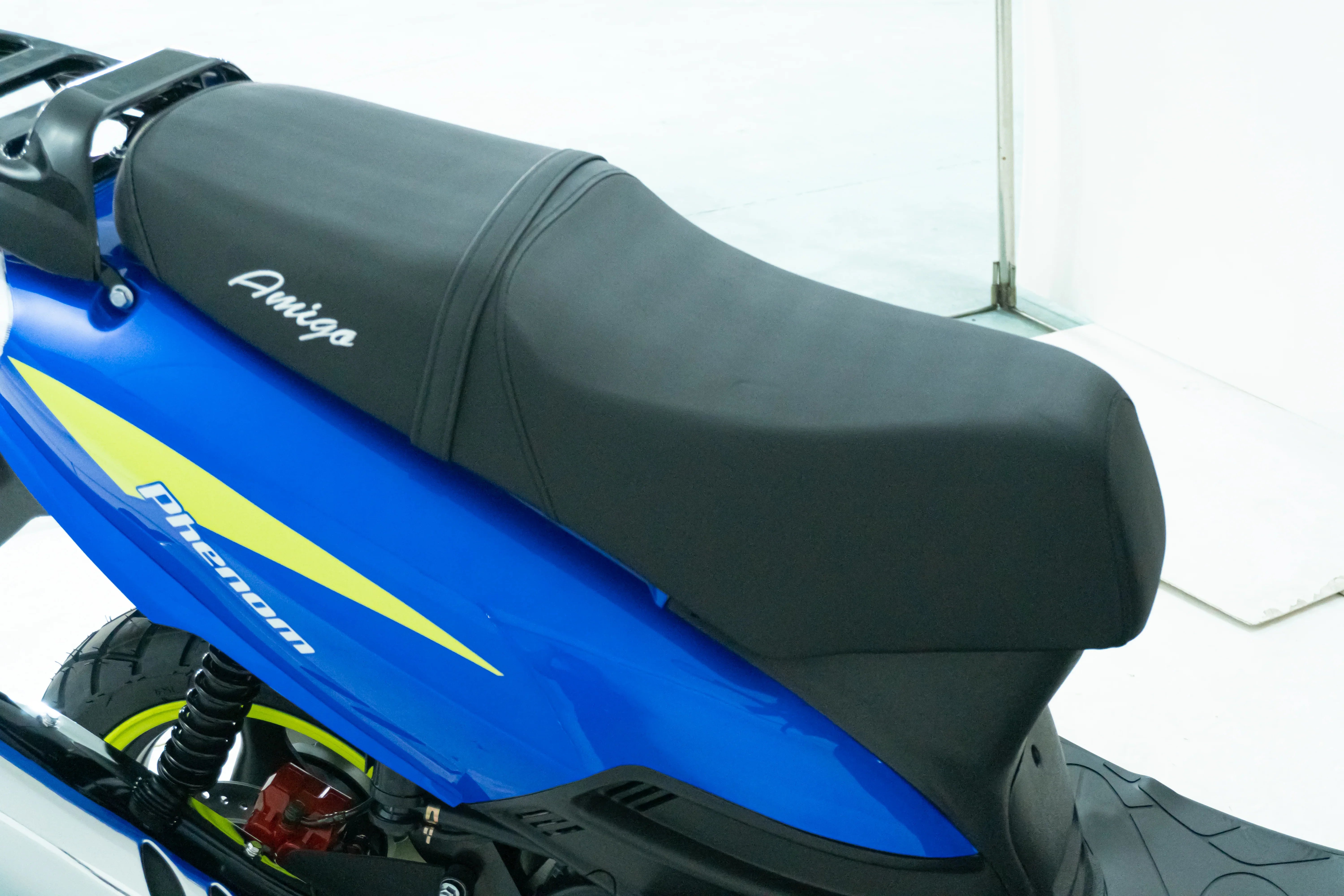 Blue Amigo Phenom scooter with black seat and yellow accents