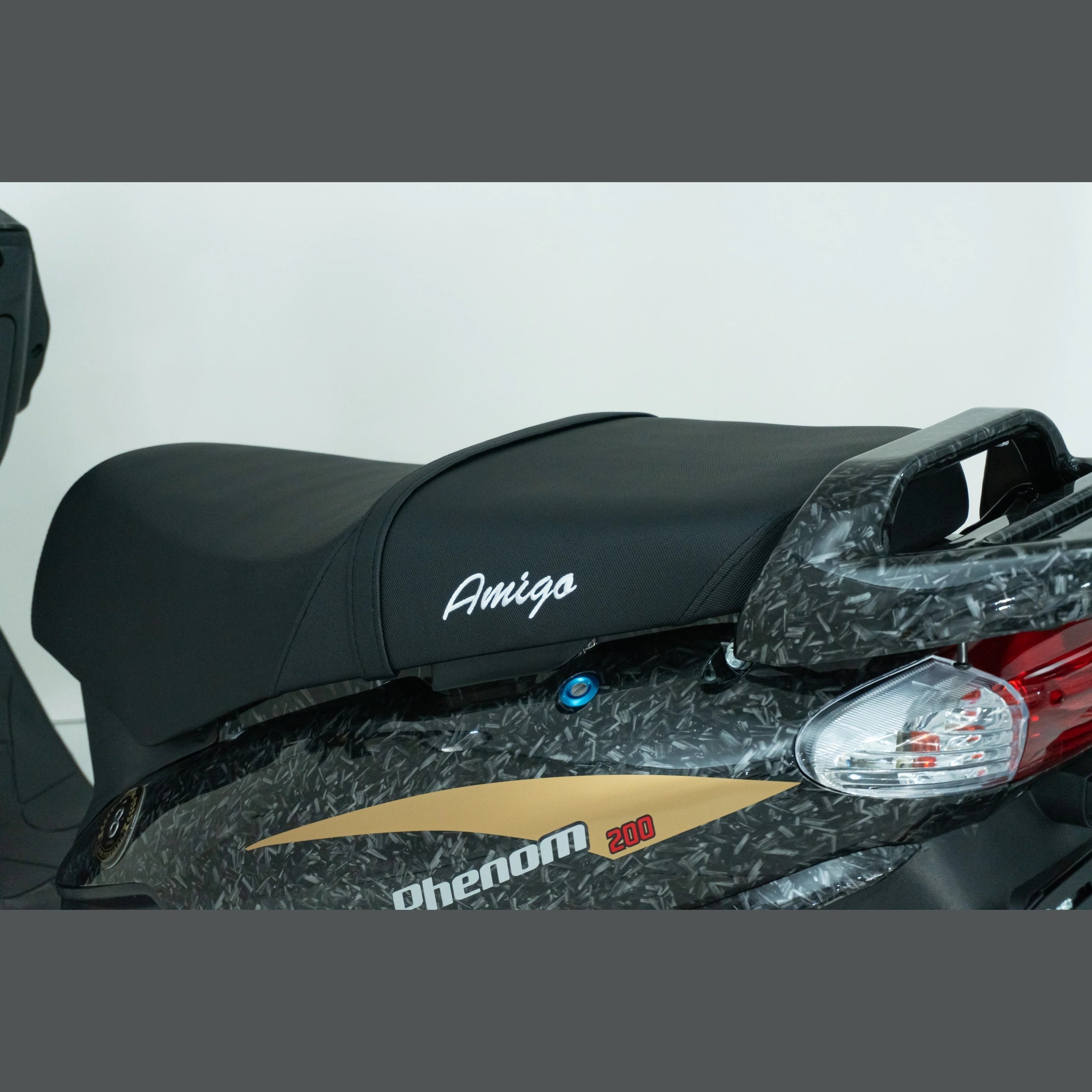 Amigo Phenom 200 scooter seat and rear detail with carbon-style body panel
