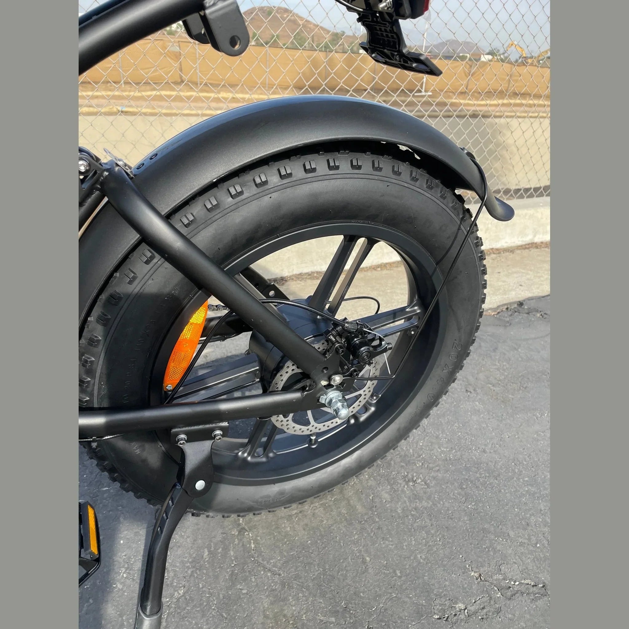 Rear wheel assembly with fender and reflector on G50 e-bike