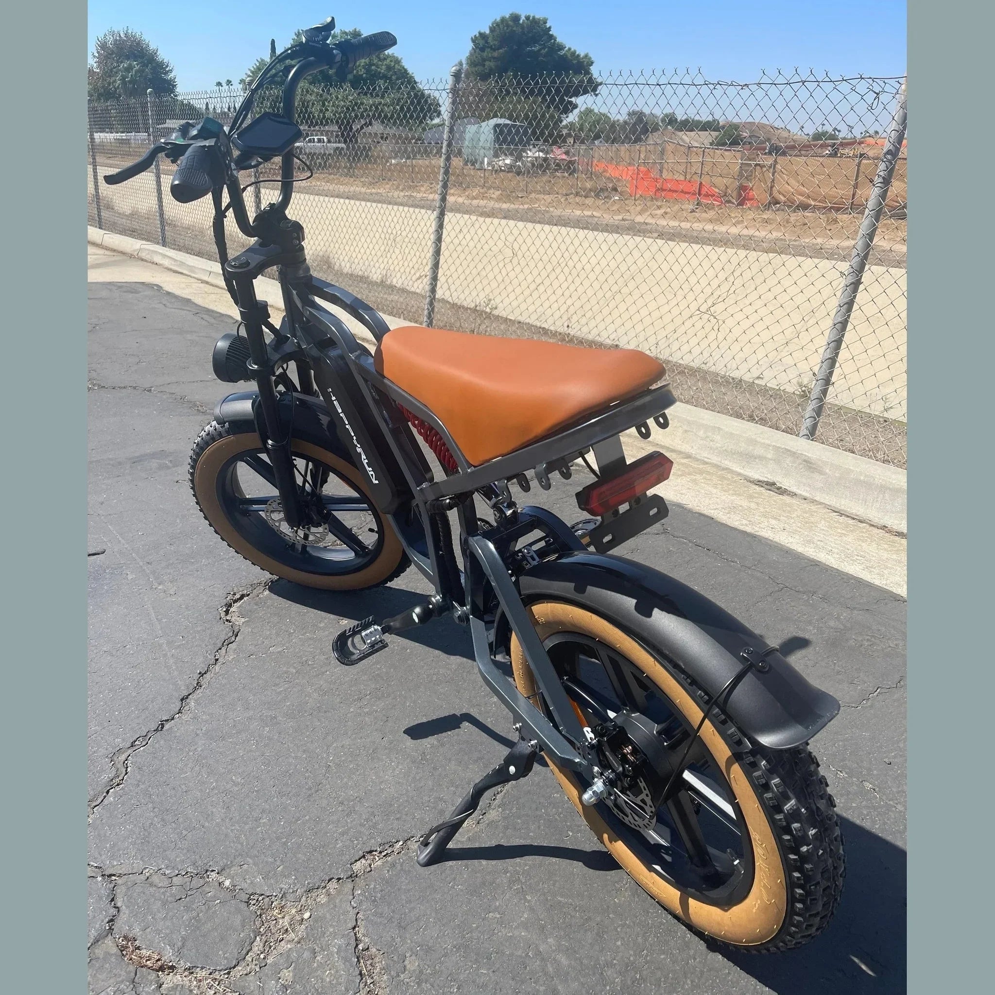 electric bicycle moped Gen 1 Bike It has a powerful 1000W motor Spark 20x4.0" Moped-Style E-Bike -
