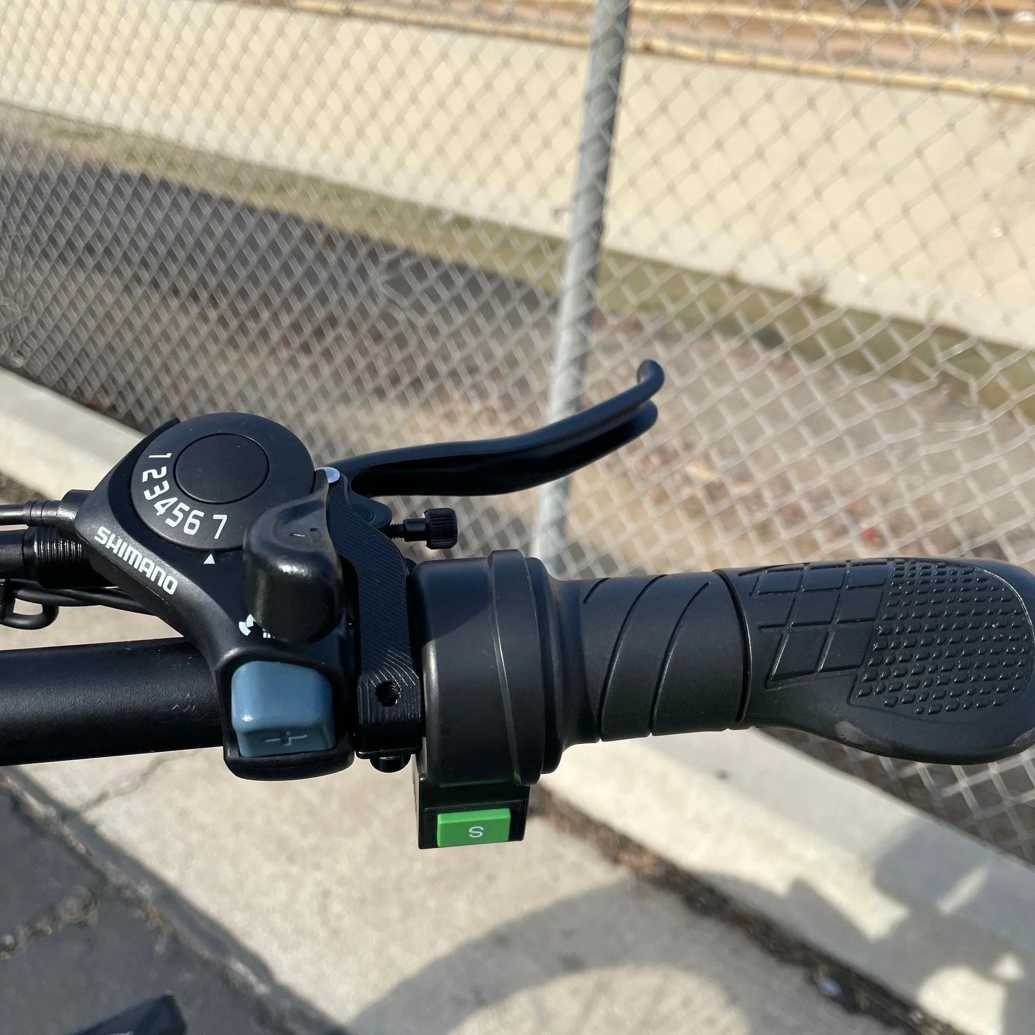 HappyRun G70 right handlebar with Shimano gear shifter and throttle