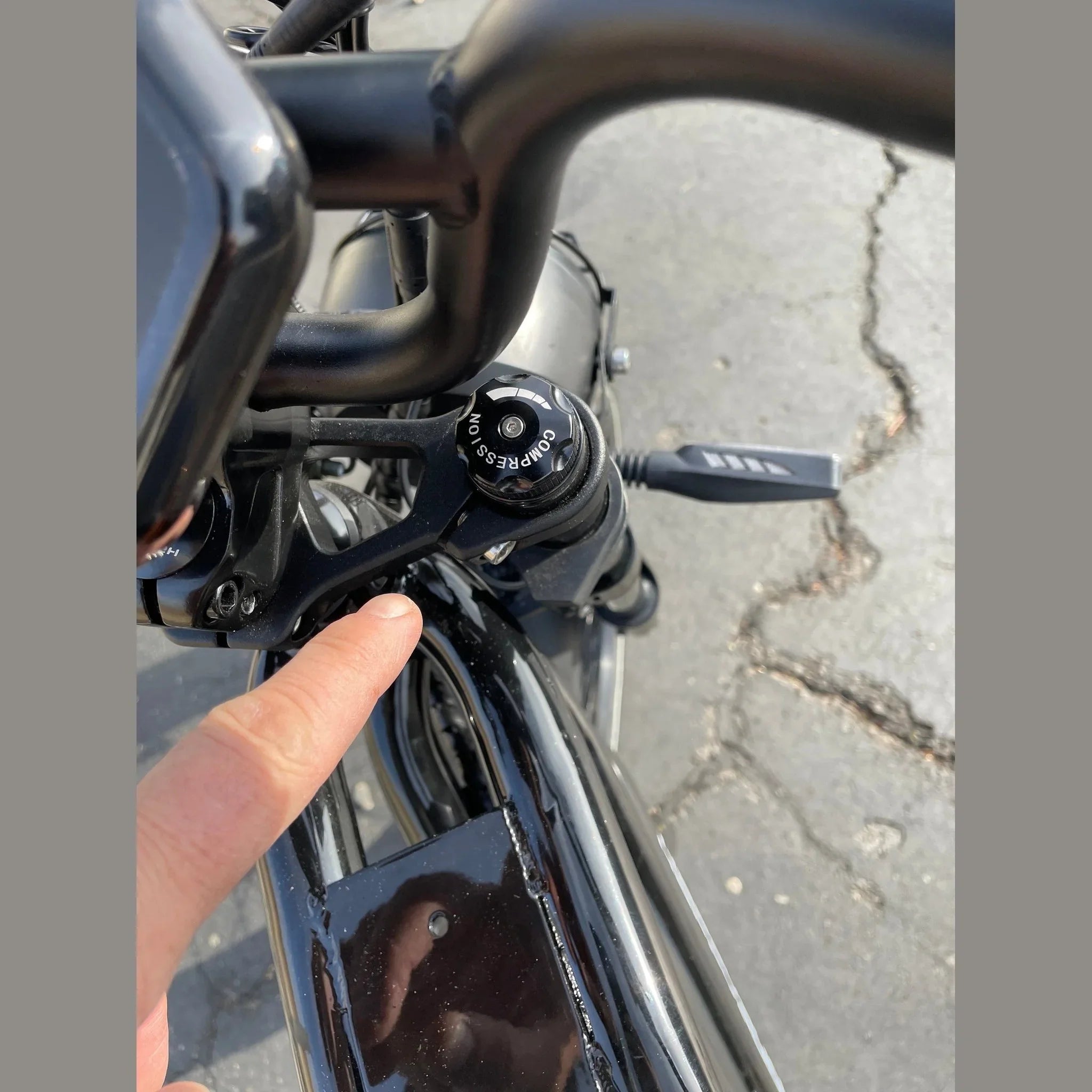 Rear suspension shock coil detail on black HappyRun G70 e-bike