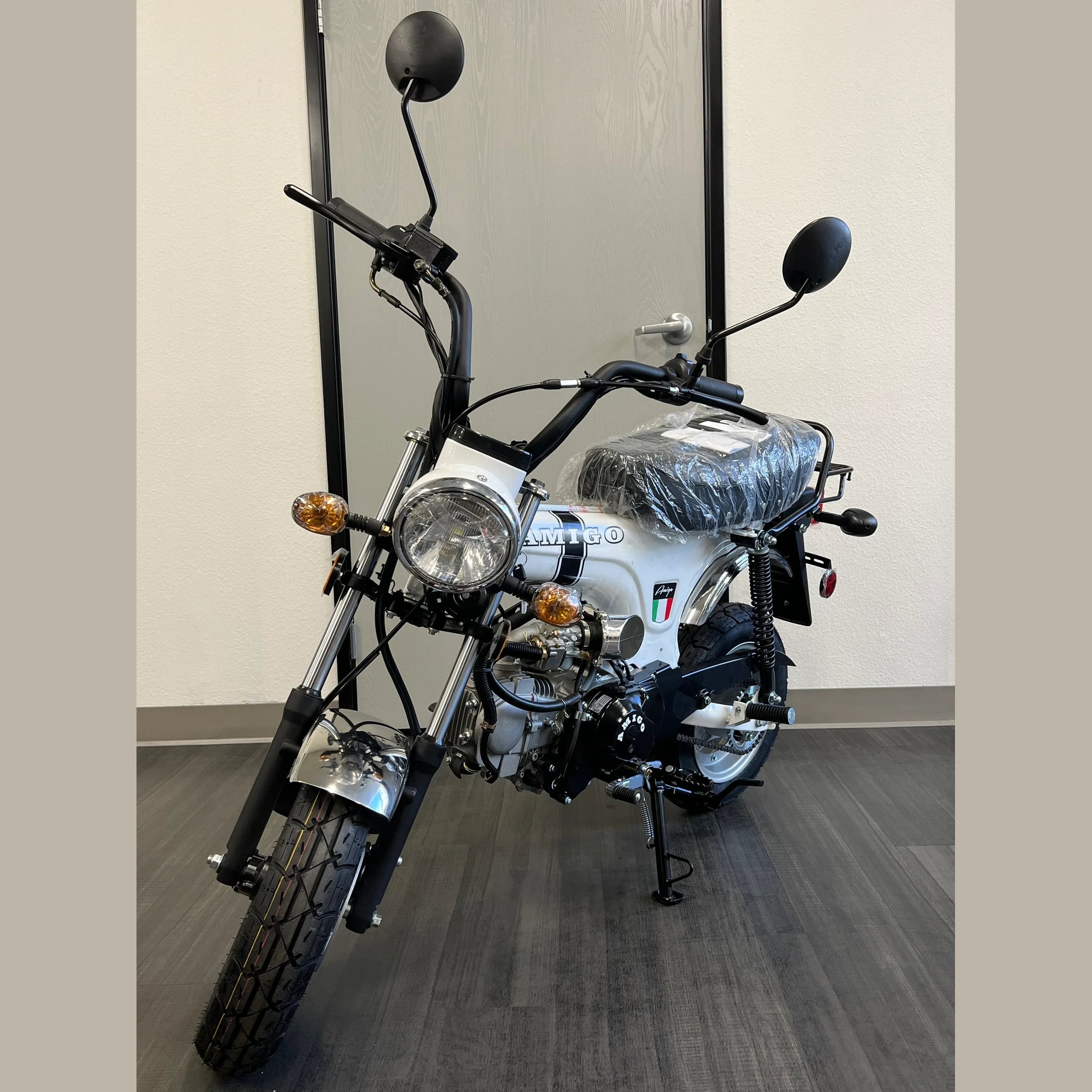 White Amigo Rocky 125cc mini bike front view with black handlebars and mirrors