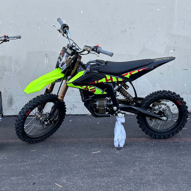 Green fender 2026 Surron Hyper Bee electric dirt bike for adults