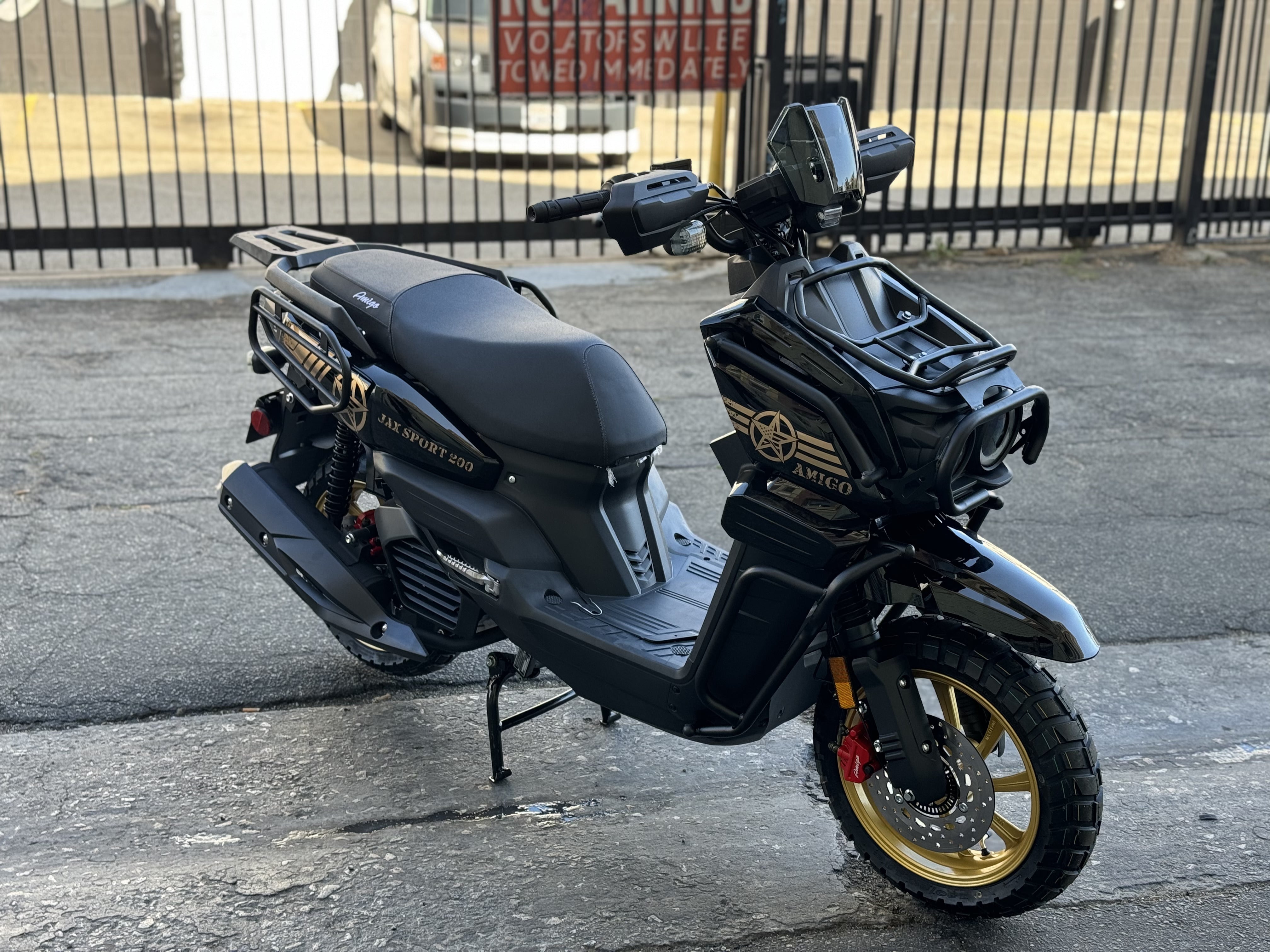 Amigo Jax Sport 200cc scooter black gold wheels front rack