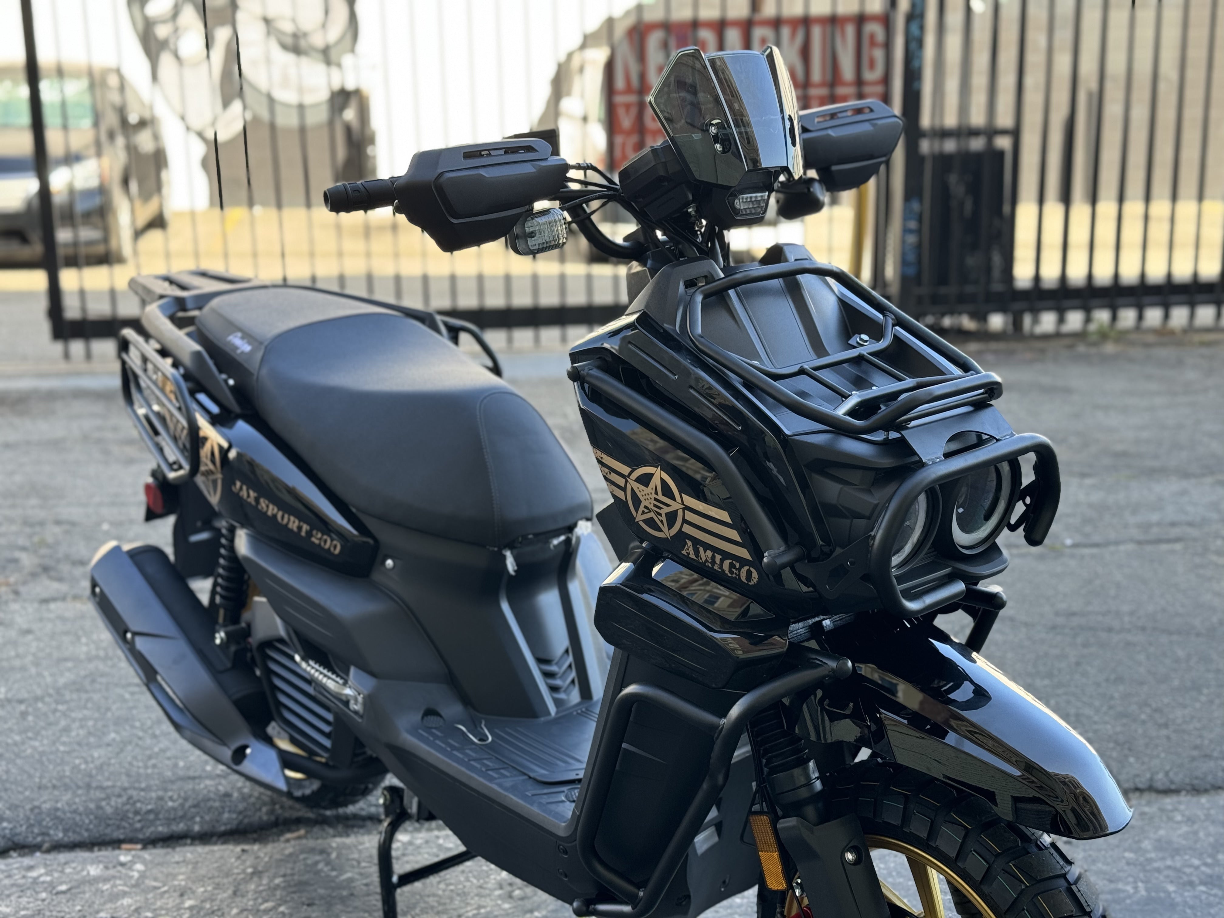 Amigo Jax Sport 200cc scooter black gold graphics front view