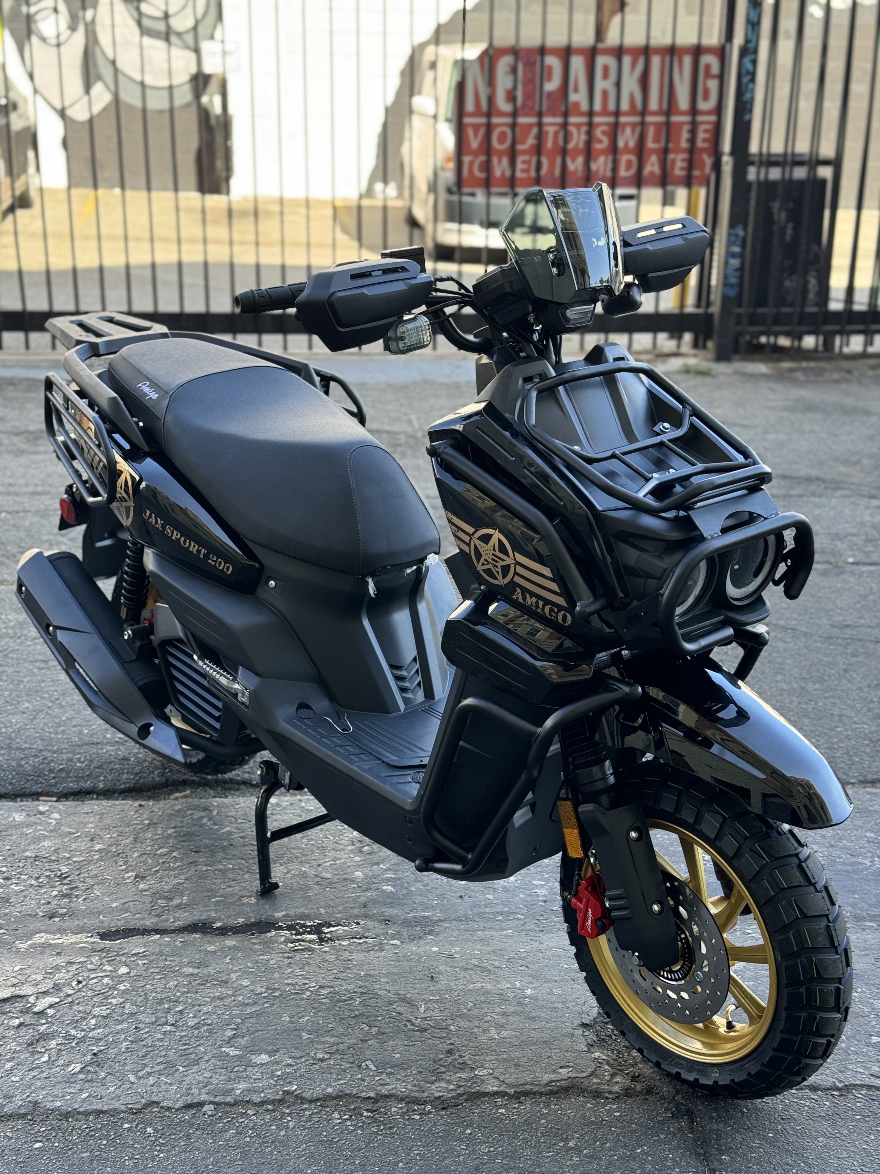 Amigo Jax Sport 200cc scooter black gold alloy wheels