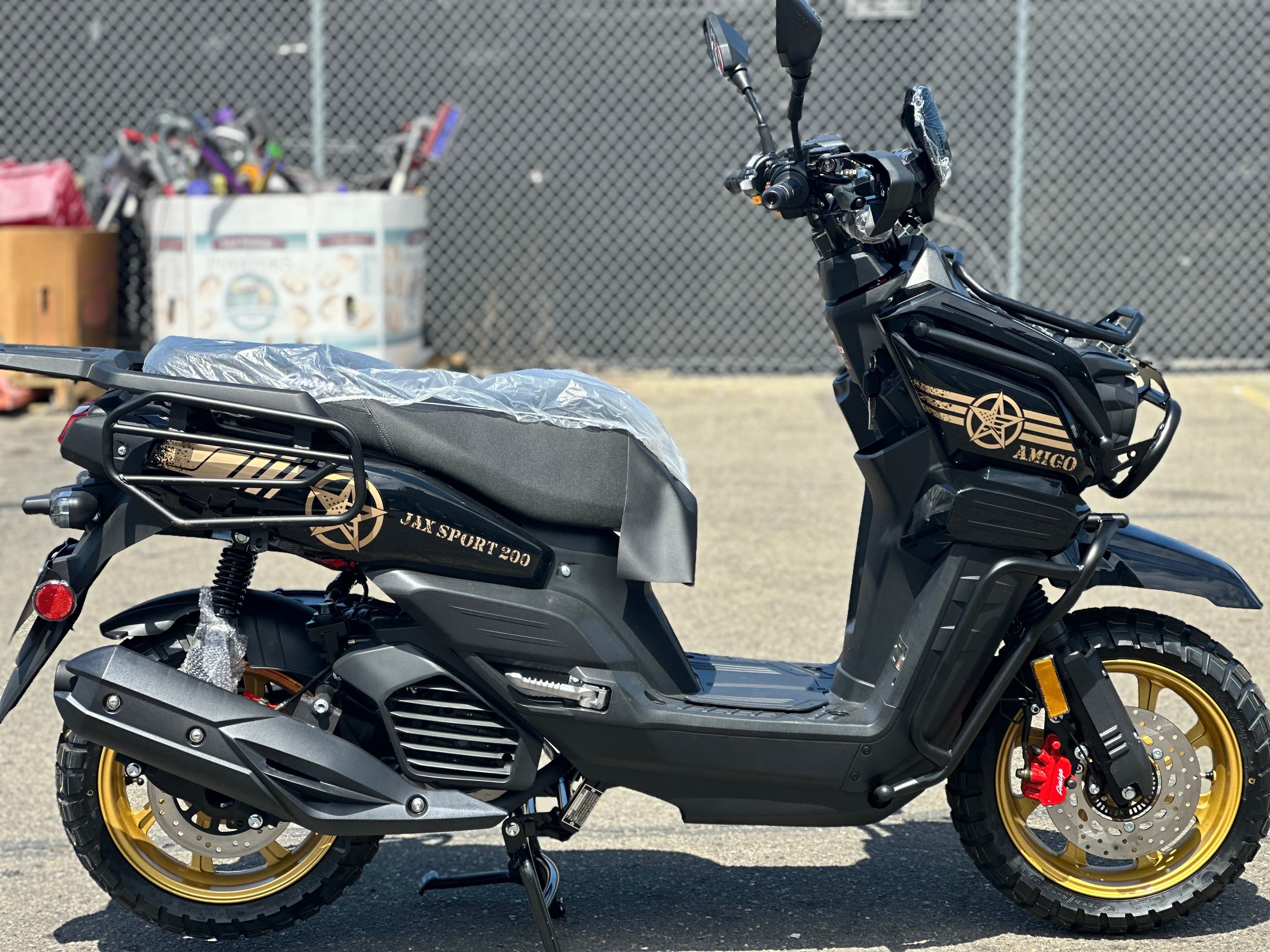 Black Amigo Jax Sport 200cc scooter front three-quarter view