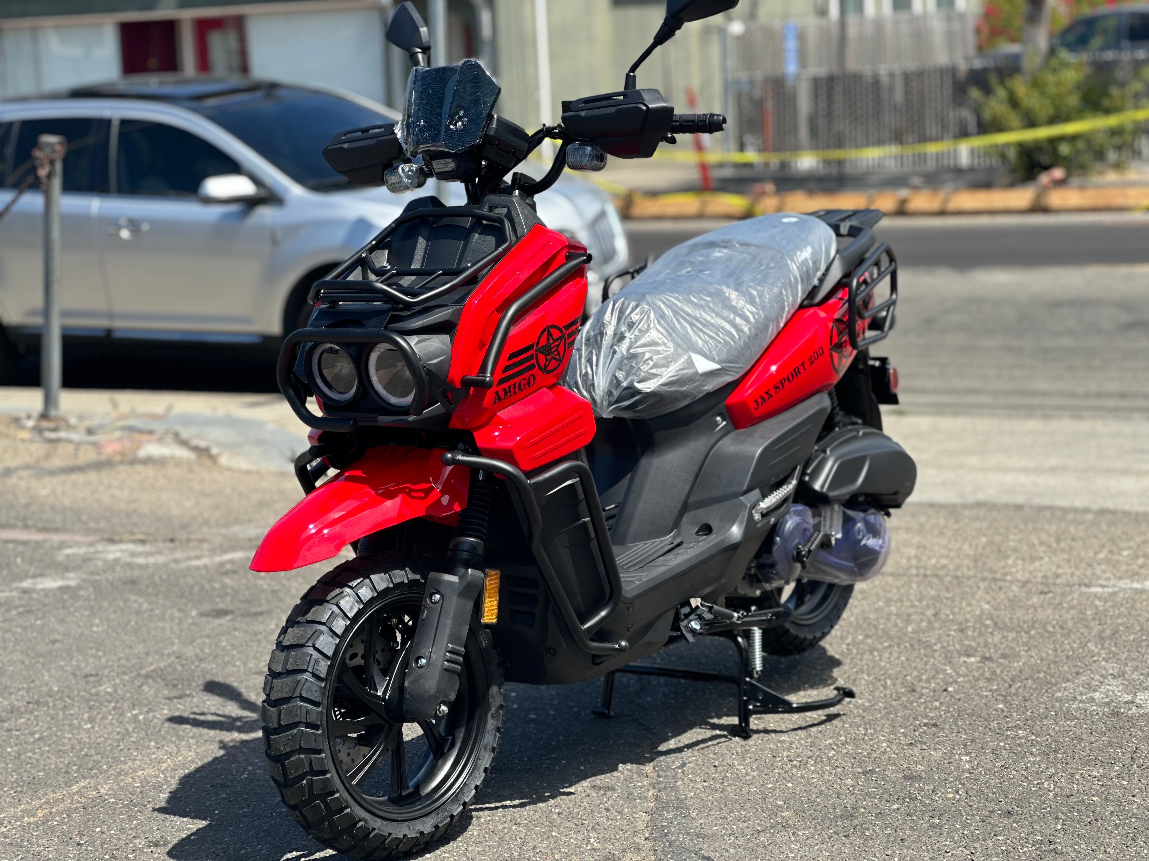 Amigo Jax Sport 200cc scooter red black front three-quarter
