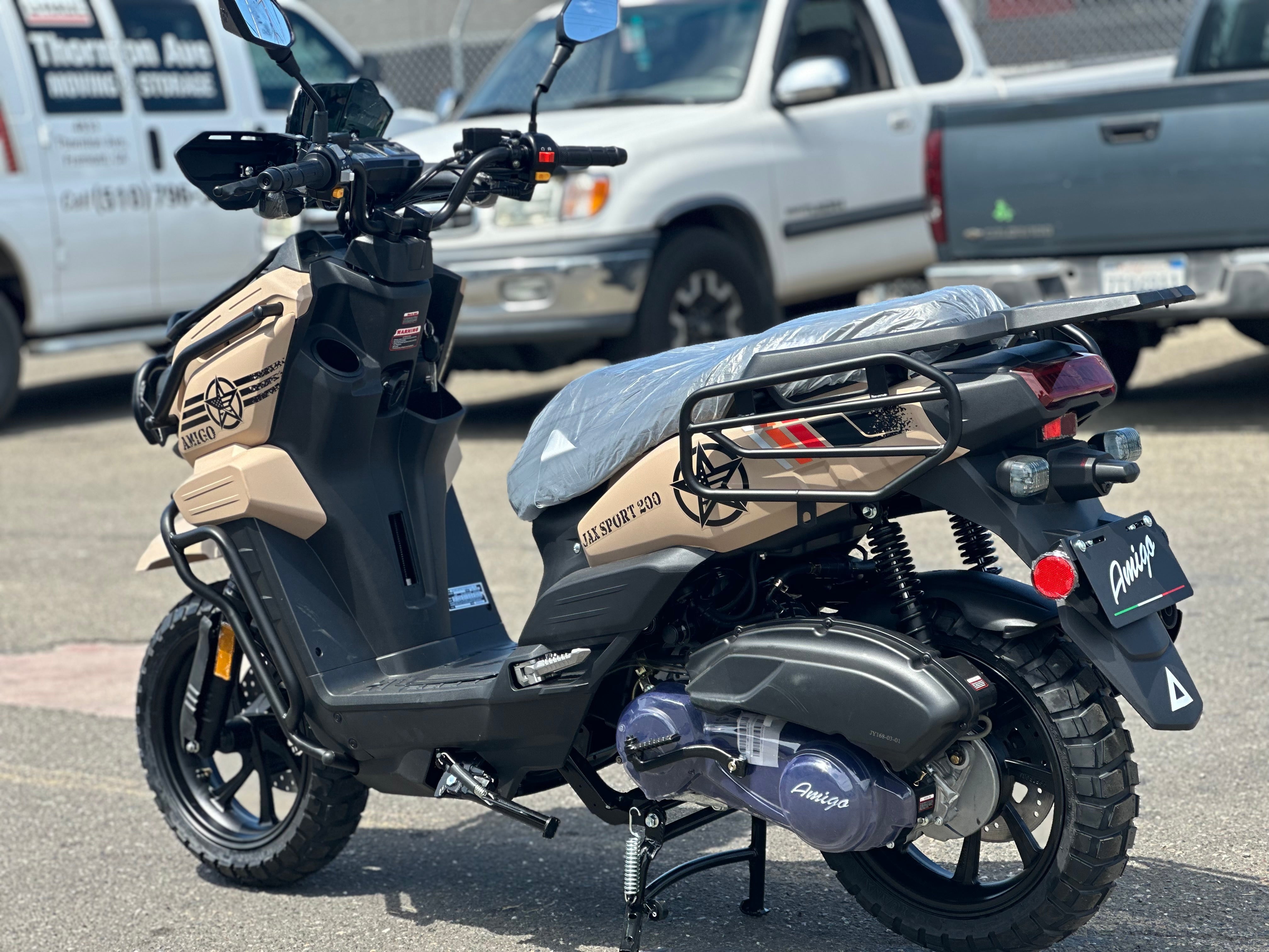 Amigo Jax Sport 200cc scooter black beige rear luggage rack