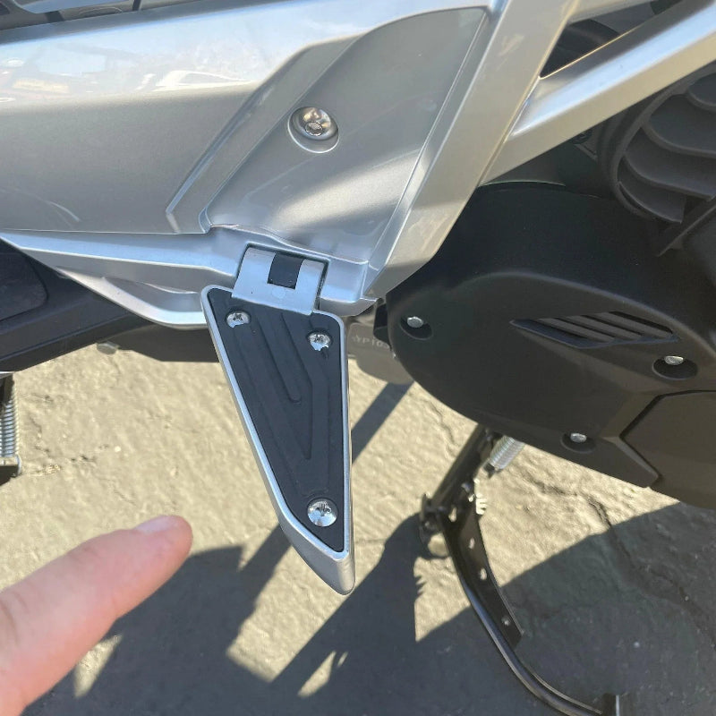 Lifan KPV 150 ADV footrest with non-slip rubber pad and metal frame
