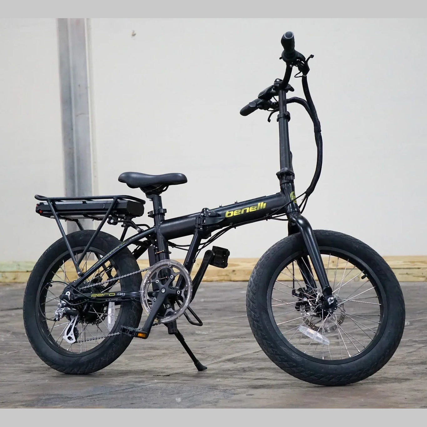Full side view of folded black Benelli E-Fold 500 with zero db branding and fat tires
